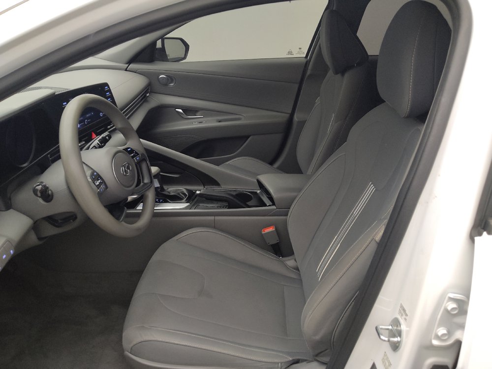 Used 2023 Hyundai Elantra SEL w/ Cargo Package FWD image 17