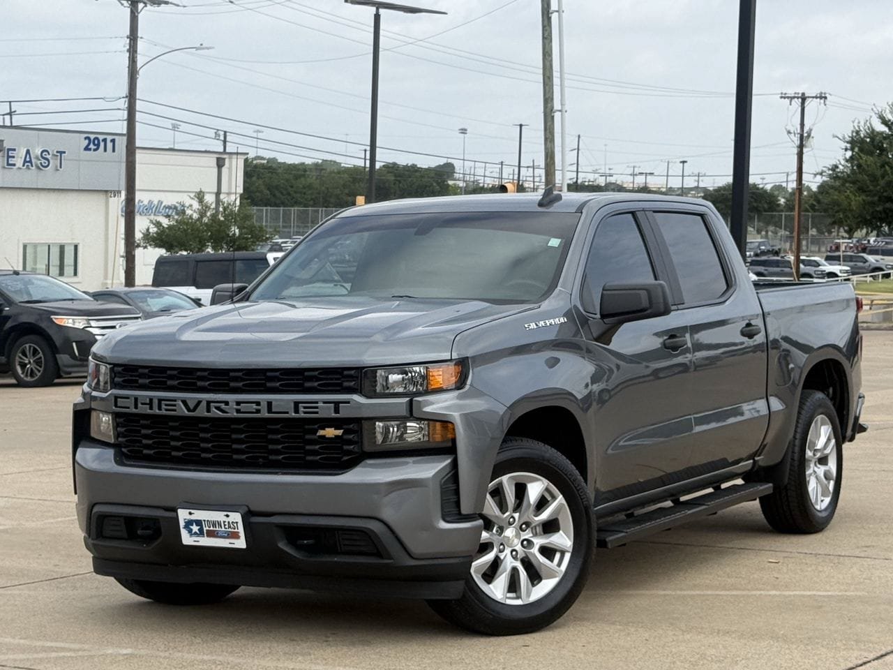 Used 2021 Chevrolet Silverado 1500 Custom RWD image 2