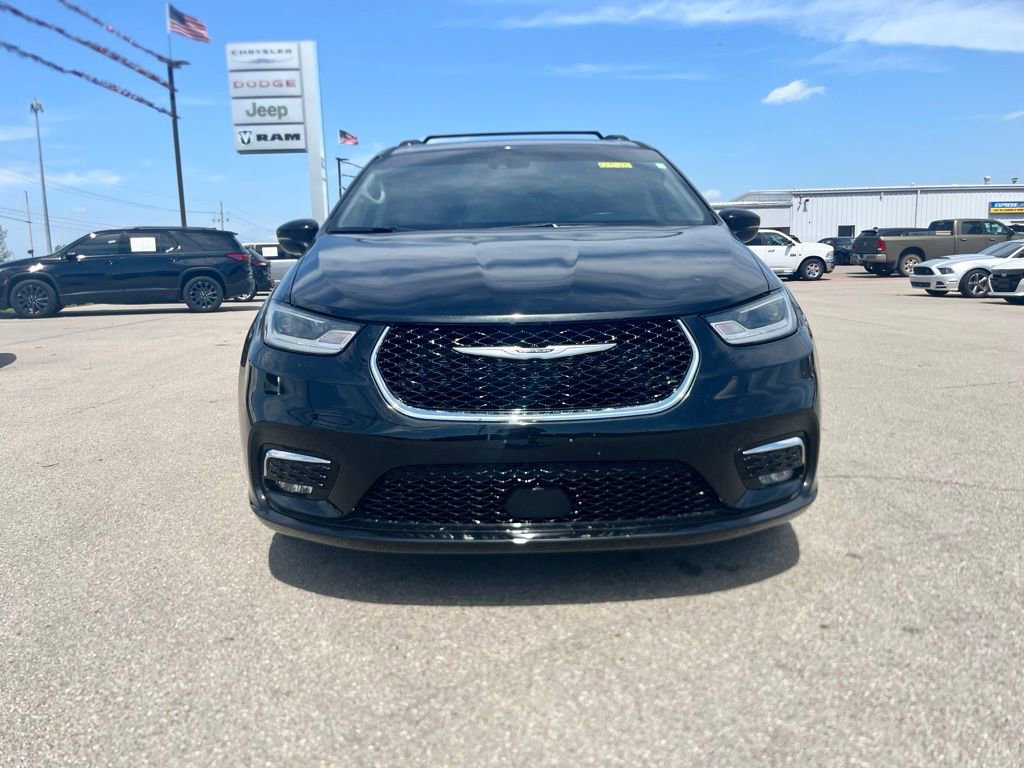 Used 2022 Chrysler Pacifica Touring-L FWD image 5