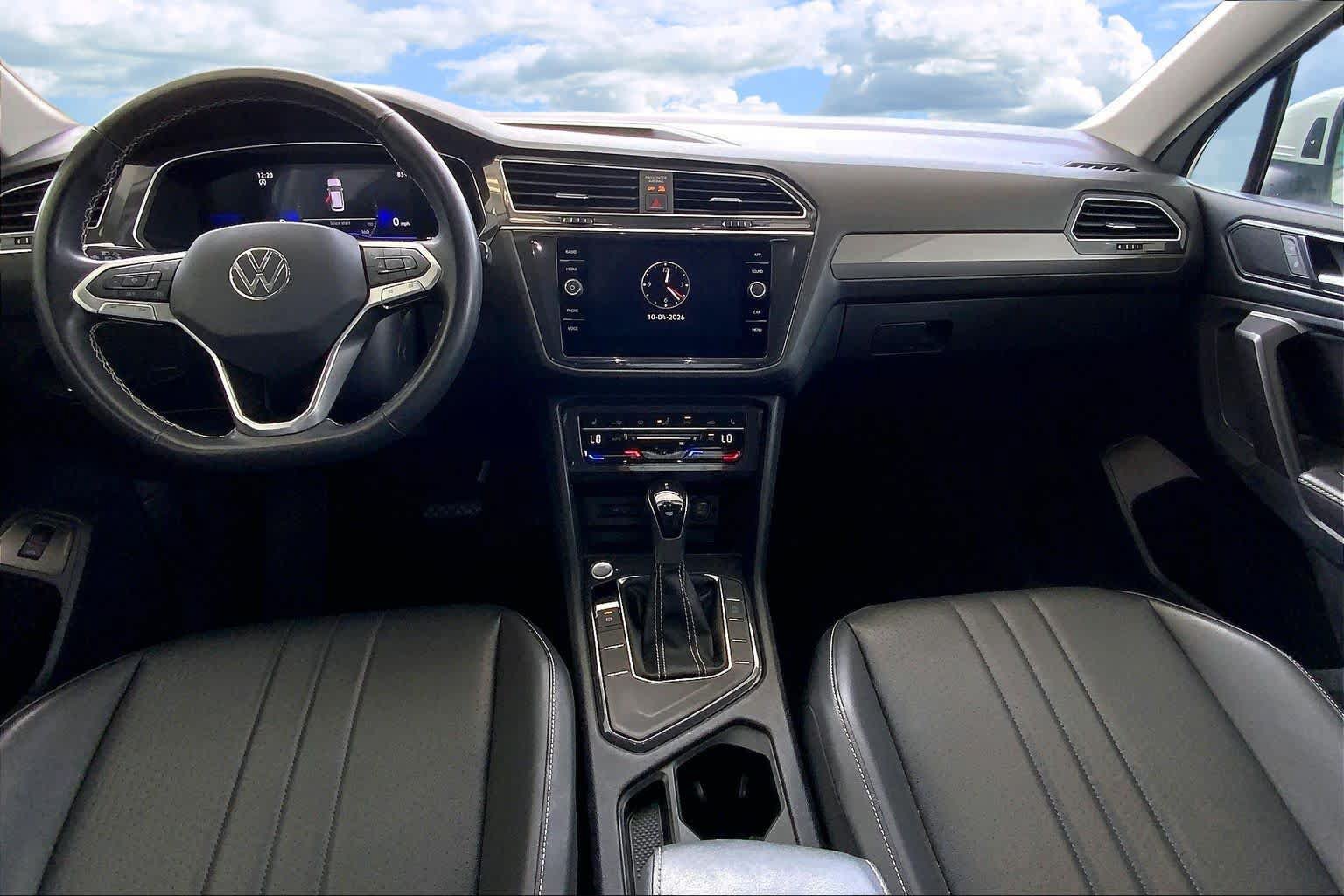Used 2024 Volkswagen Tiguan SE FWD image 10
