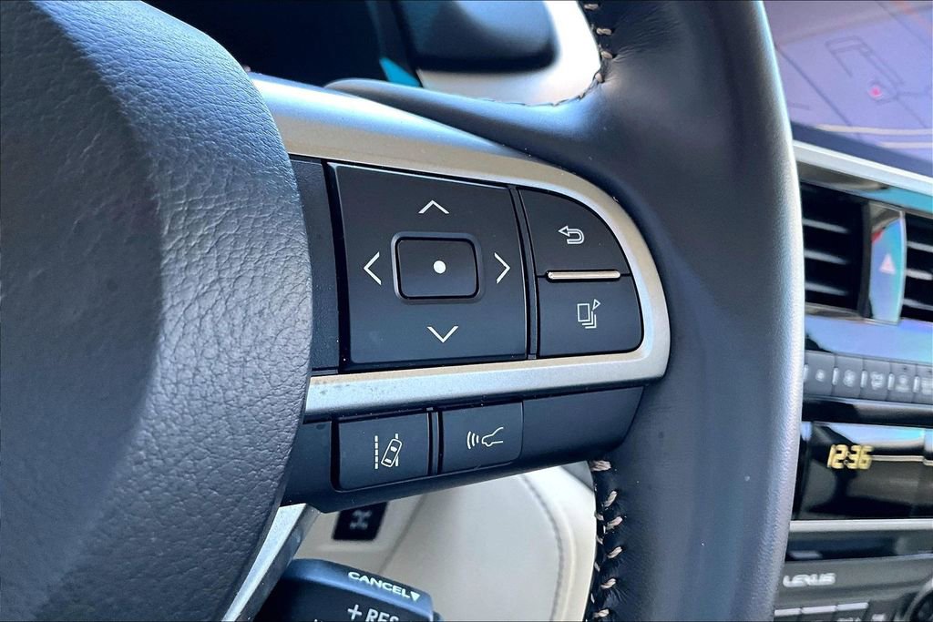 Used 2023 Lexus GX 460 Premium w/ Accessory Package AWD/4WD image 13
