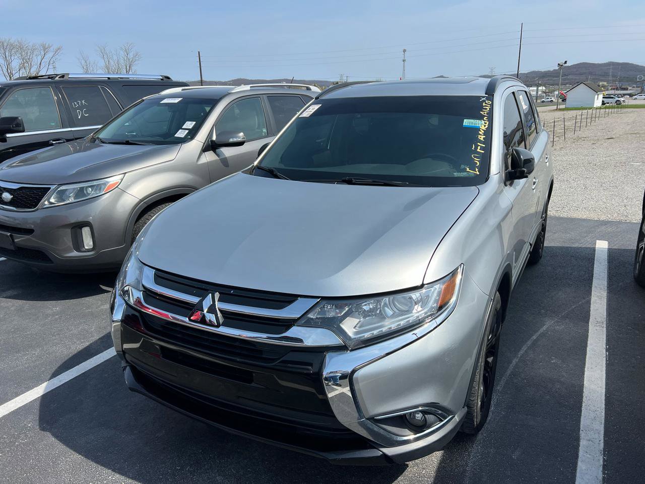 Used 2018 Mitsubishi Outlander SEL AWD/4WD image 2