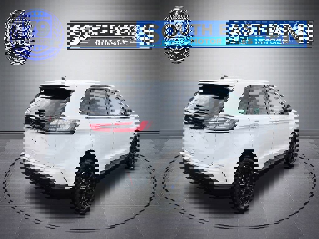 Used 2021 Ford Edge SE image 6