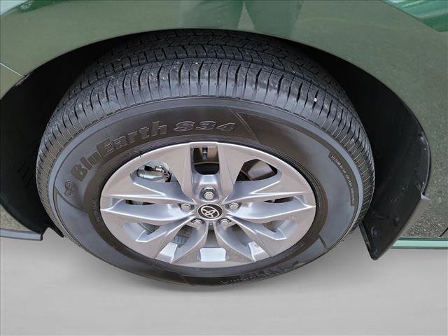 Used 2026 Toyota Sienna LE FWD image 9