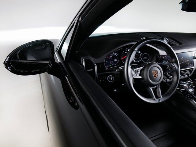Certified 2023 Porsche Cayenne Platinum Edition image 27