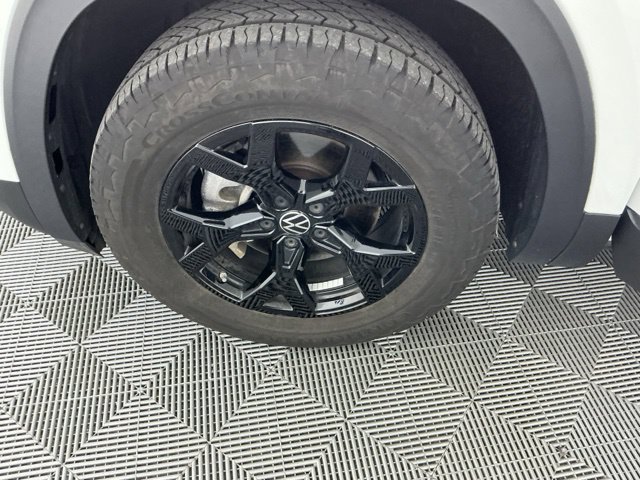 Used 2024 Volkswagen Atlas Peak Edition SE AWD/4WD image 16