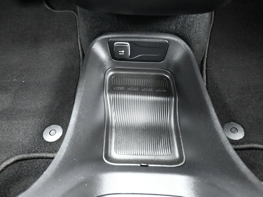 Used 2024 Chrysler Pacifica Touring image 28