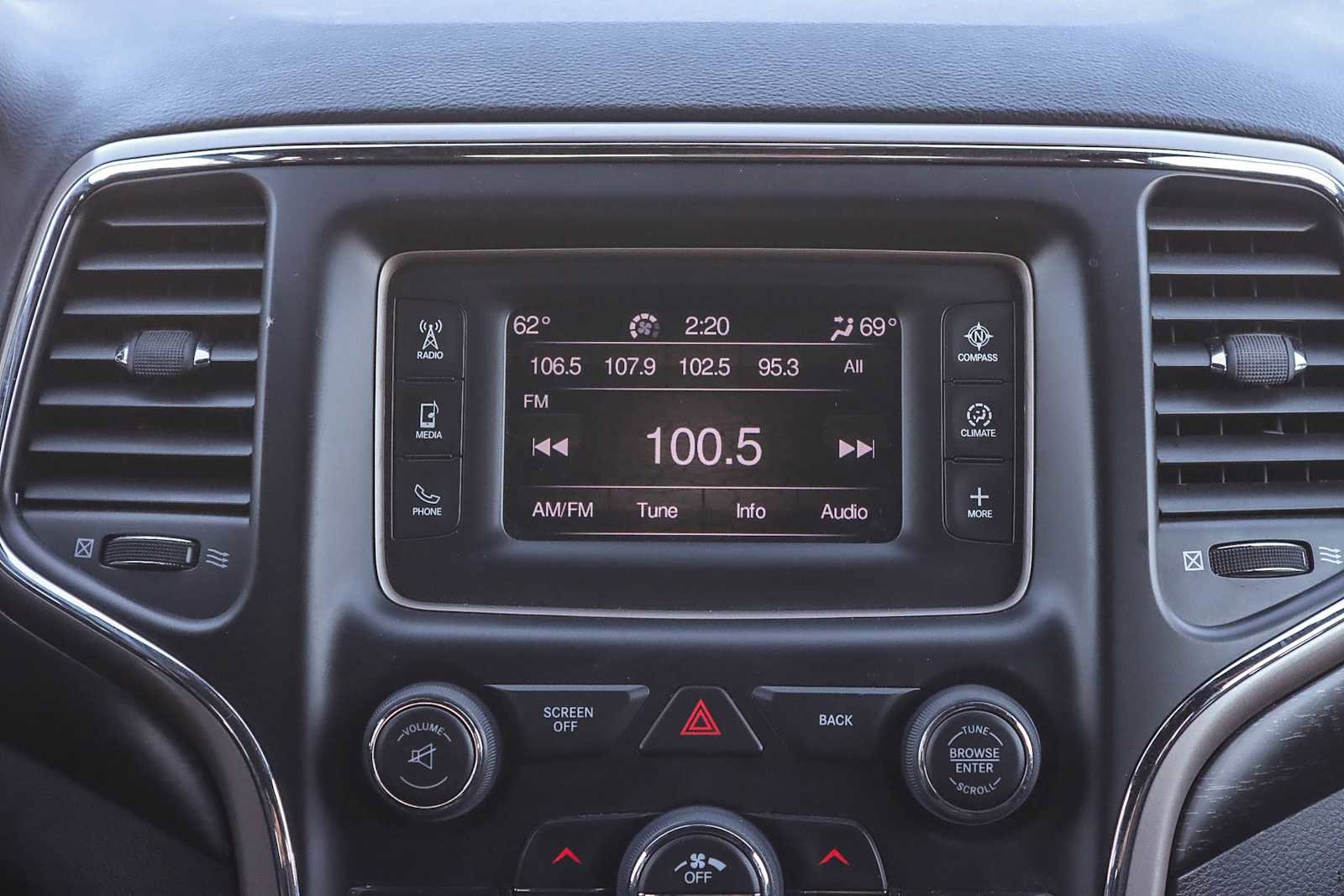 Used 2017 Jeep Grand Cherokee Laredo image 13