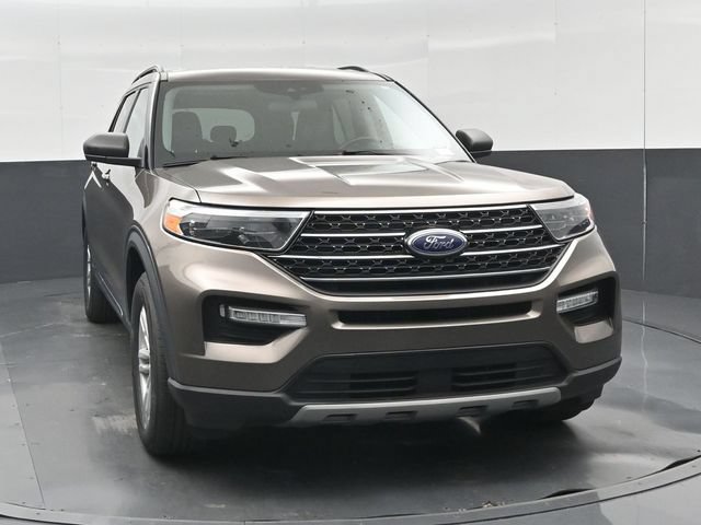 Used 2021 Ford Explorer XLT w/ Equipment Group 202A AWD/4WD image 36