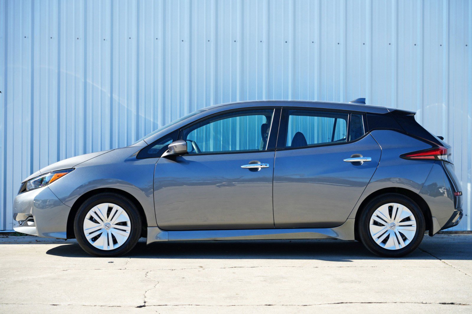 Used 2025 Nissan Leaf S image 8