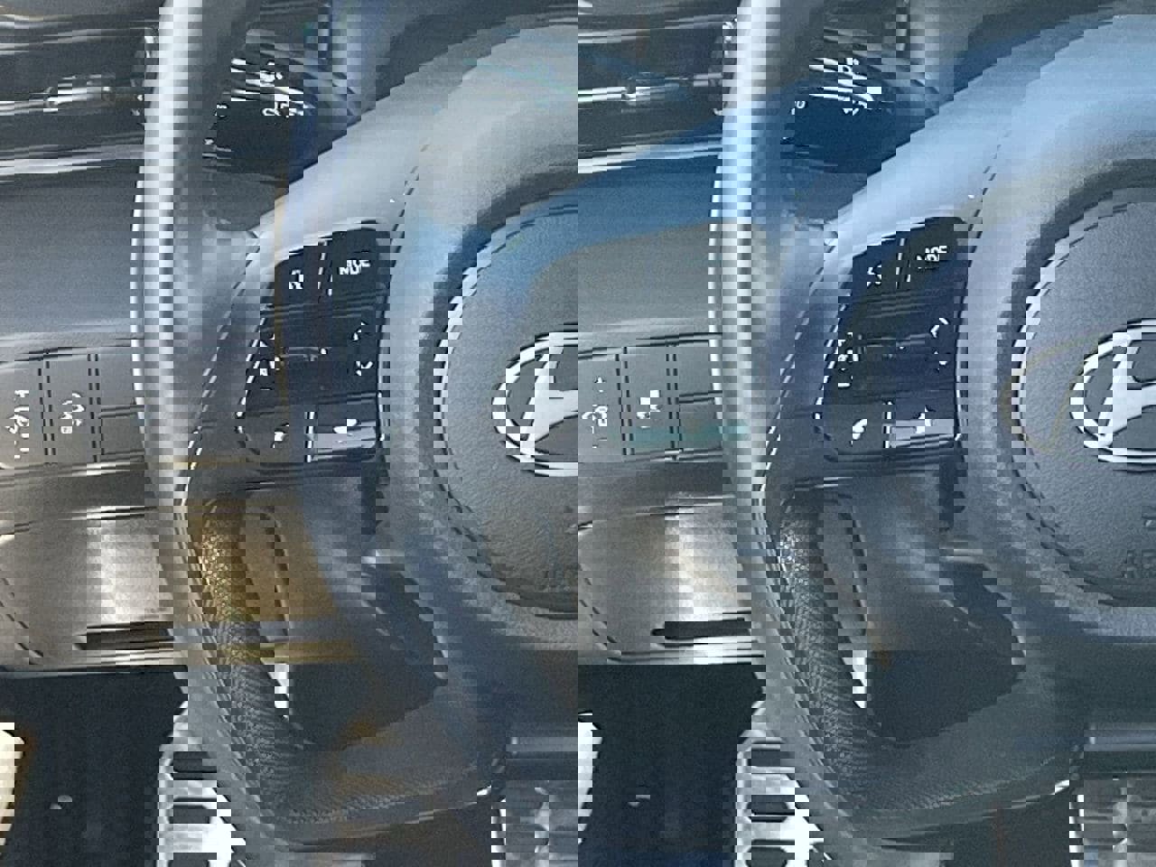 Certified 2025 Hyundai Elantra Sport image 22