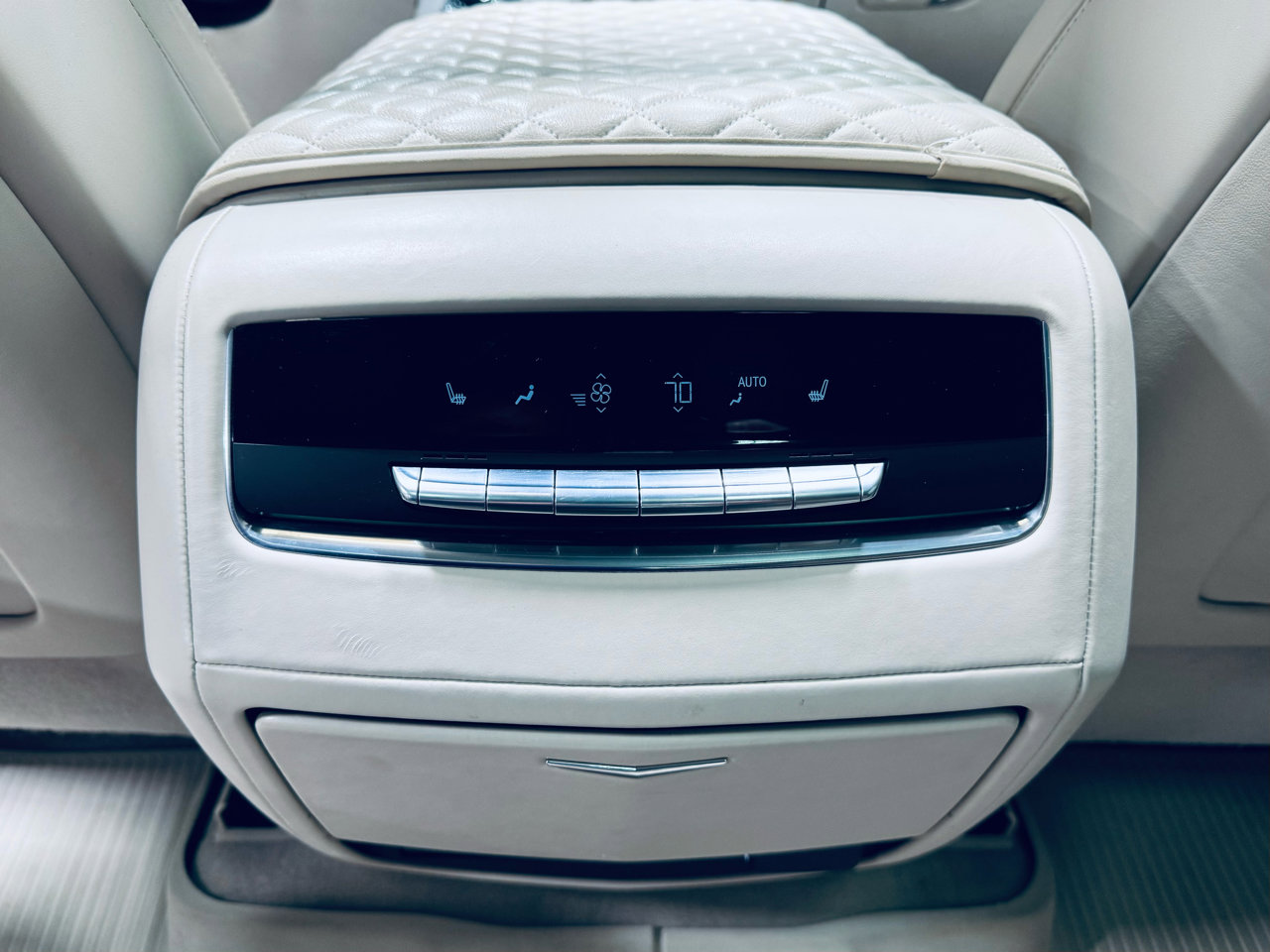 Used 2022 Cadillac Escalade Sport Platinum w/ Heavy-Duty Trailer Package image 38