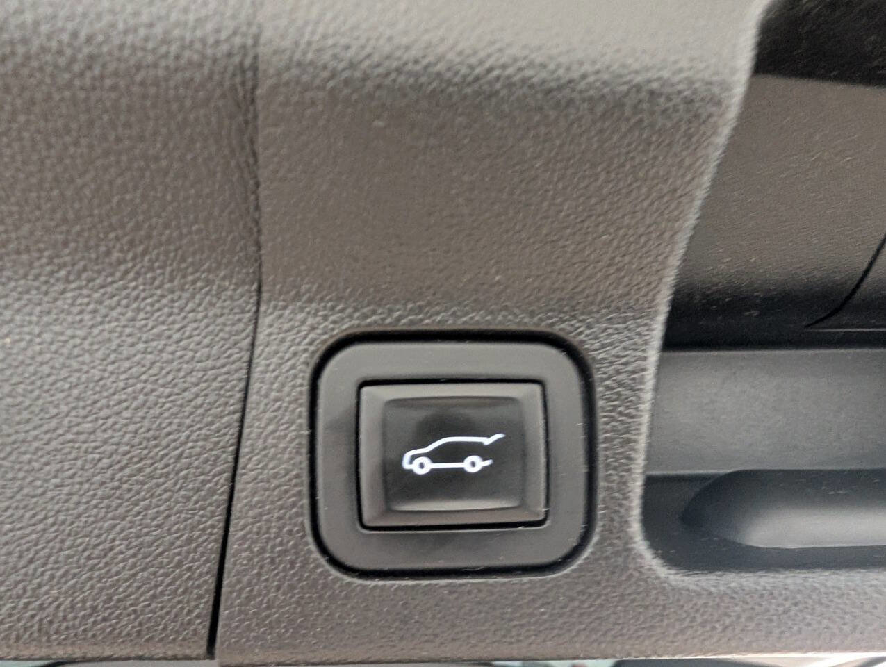 Used 2018 GMC Acadia SLE AWD/4WD image 16