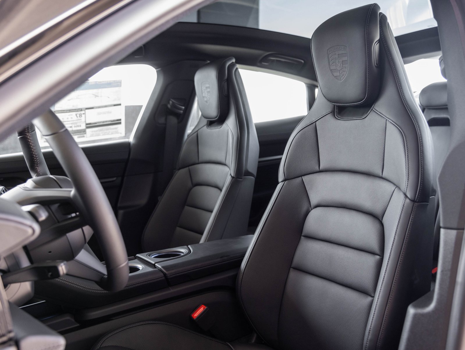 Used 2025 Porsche Taycan image 5