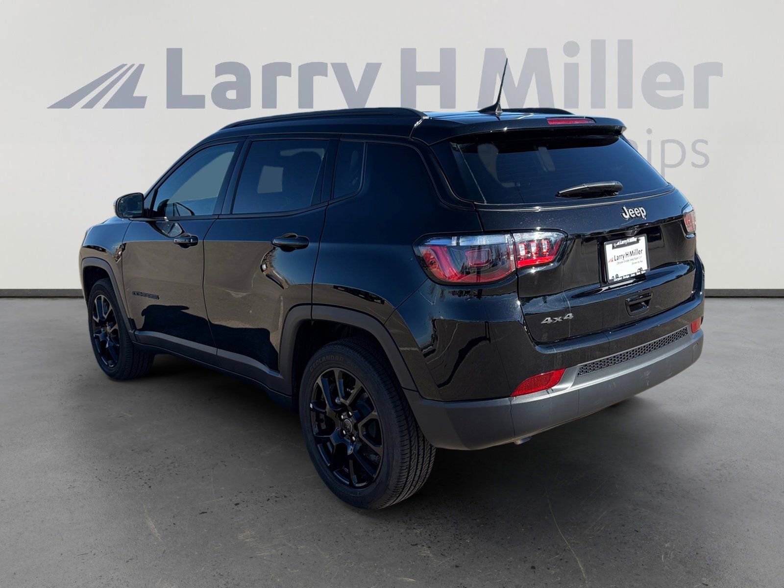 New 2026 Jeep Compass Latitude AWD/4WD image 4