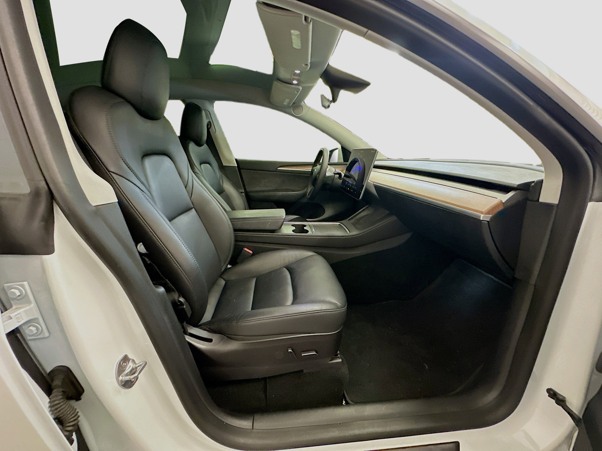 Used 2023 Tesla Model Y Performance image 32