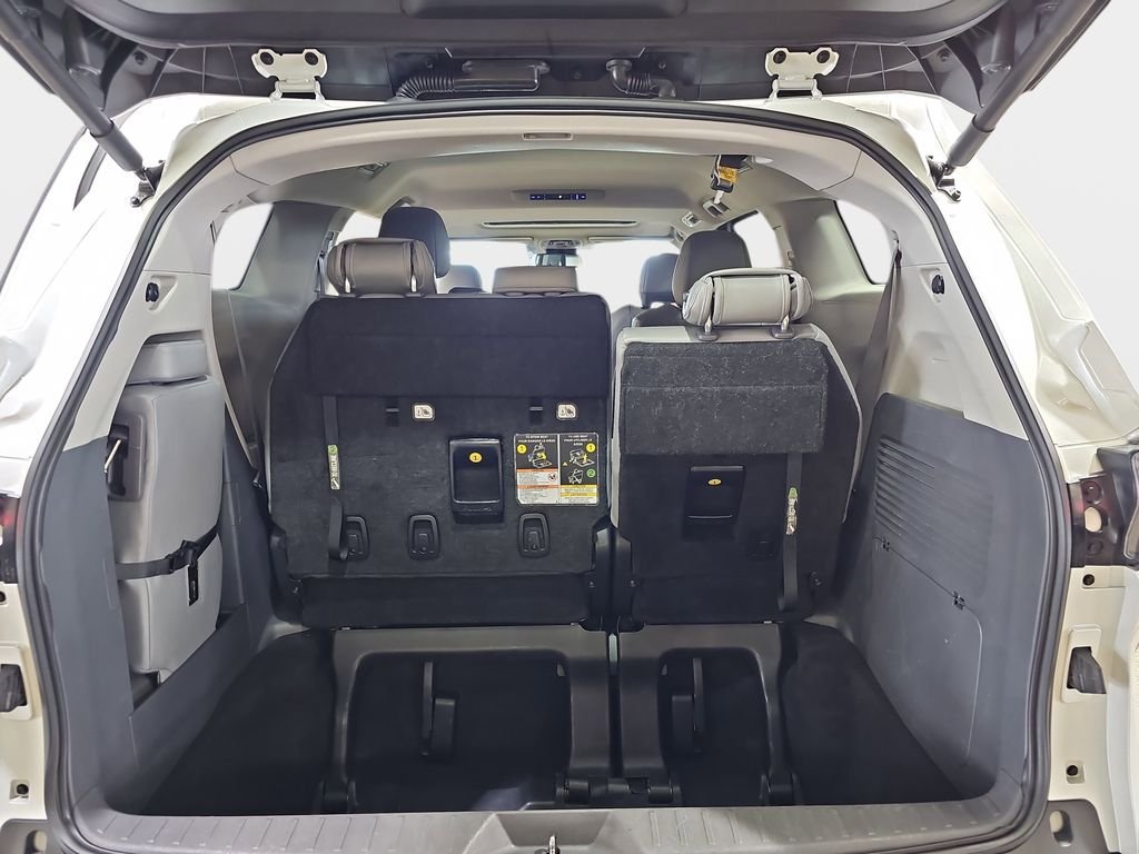 Used 2024 Toyota Sienna XLE FWD image 14