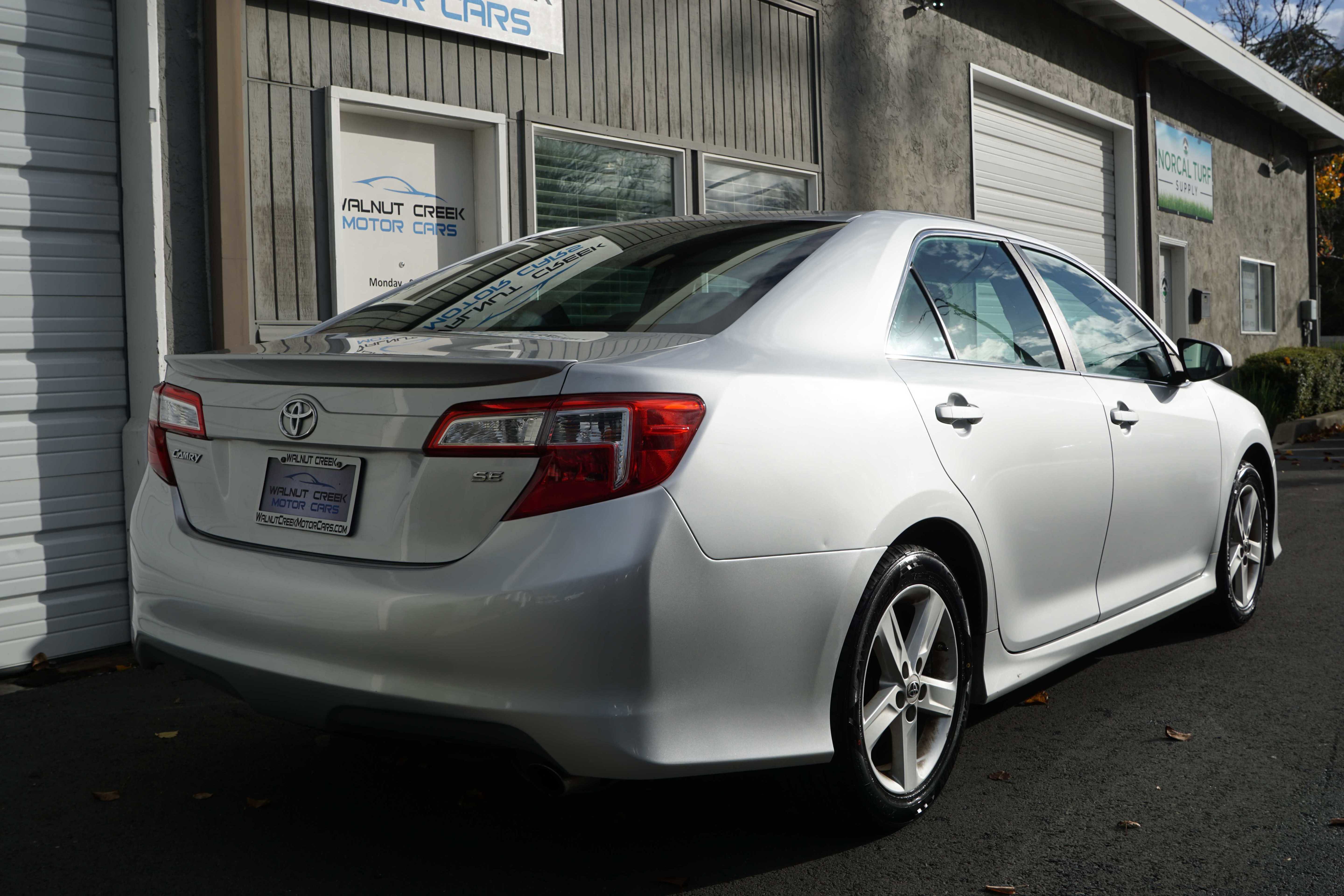 Used 2014 Toyota Camry SE image 25