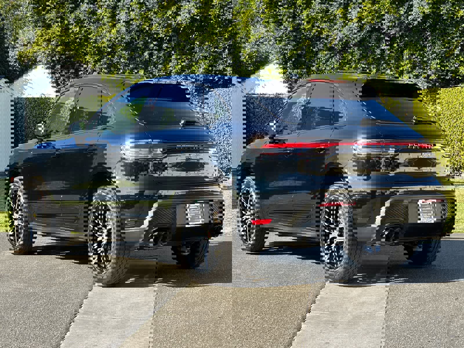 Used 2025 Porsche Macan image 3