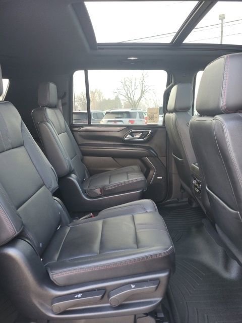 Used 2021 Chevrolet Suburban RST w/ Luxury Package image 26