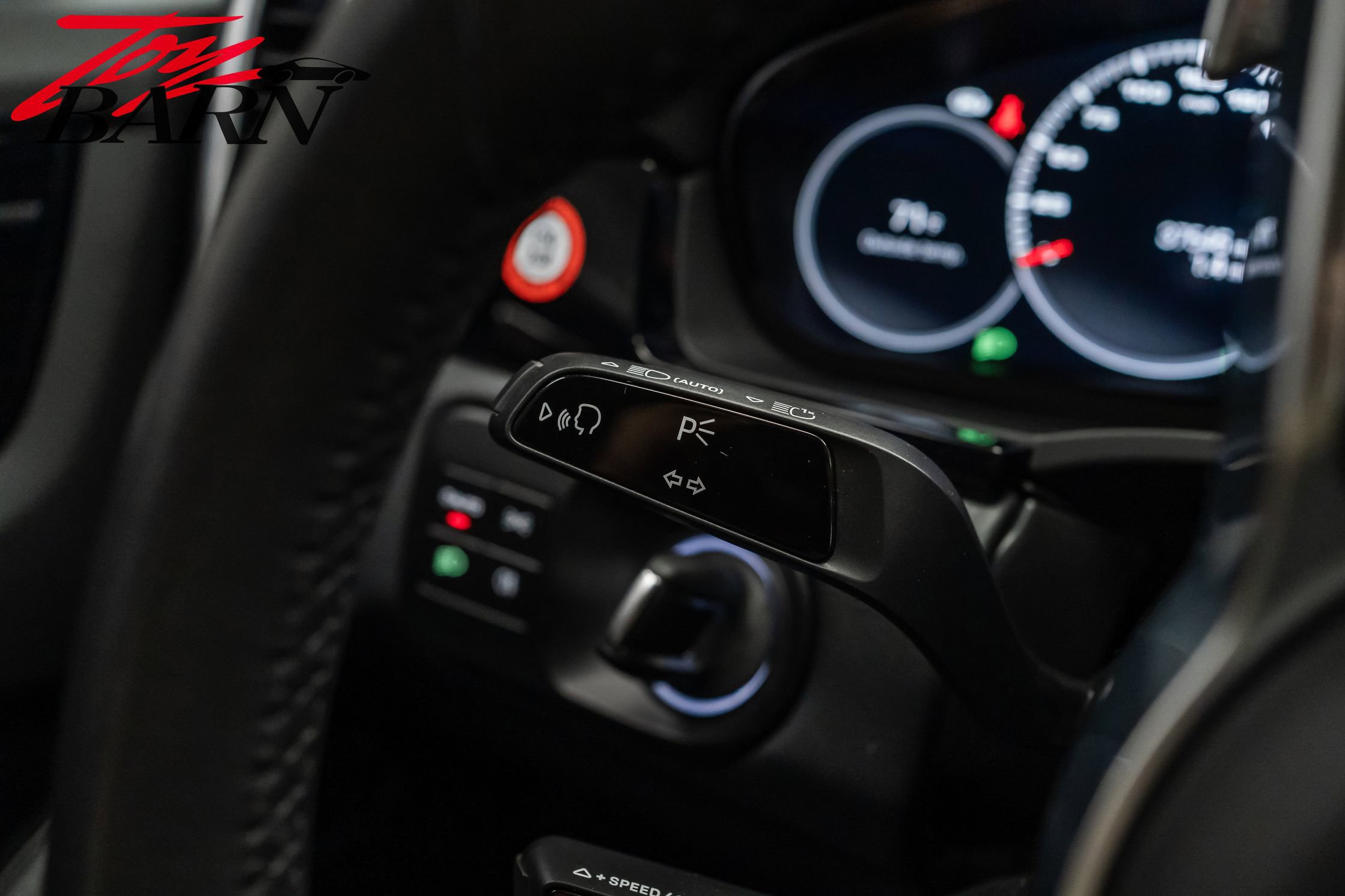 Used 2023 Porsche Cayenne Platinum Edition image 35