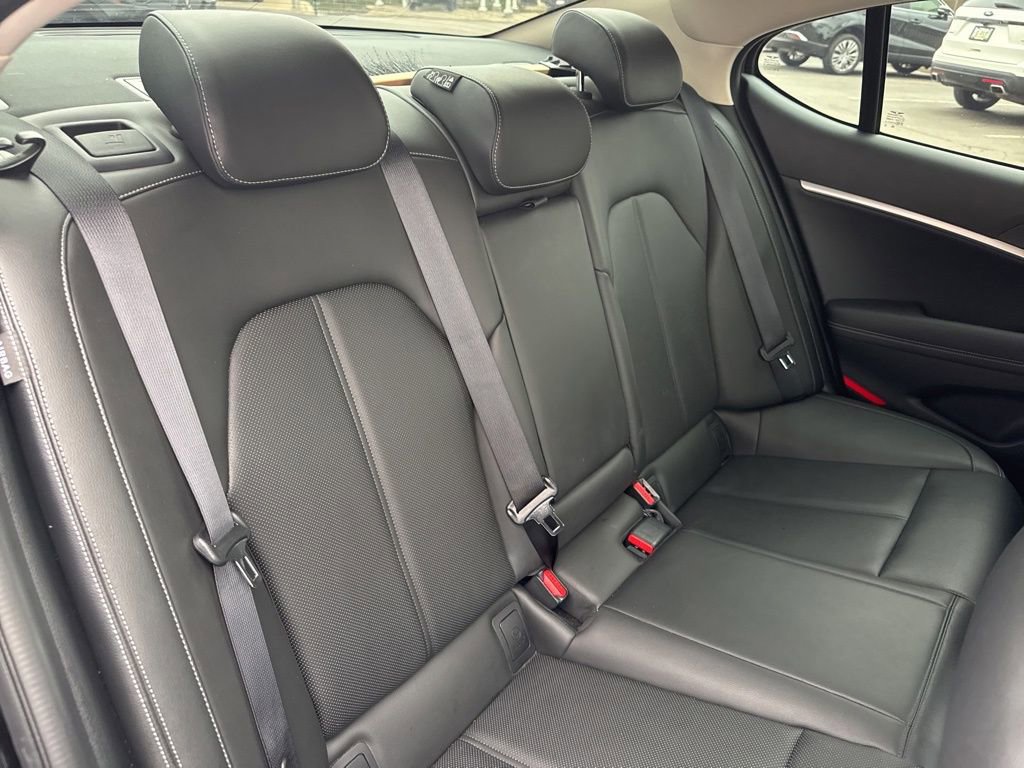 Used 2025 Genesis G70 2.5T image 24