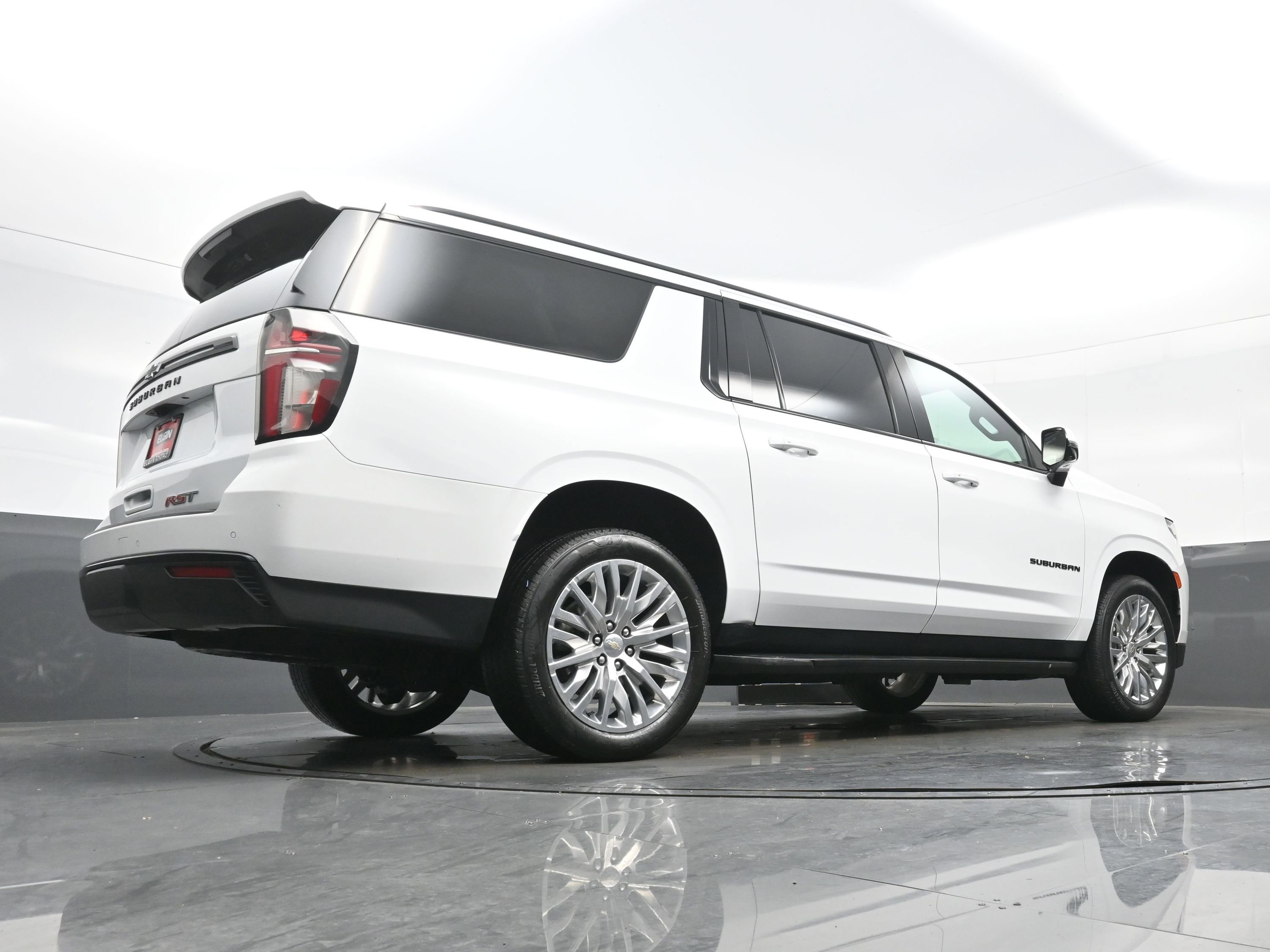 Used 2023 Chevrolet Suburban RST w/ Luxury Package image 34