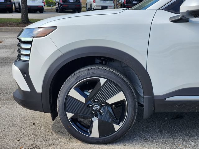 New 2025 Nissan Kicks SR w/ Illumination Package FWD image 5