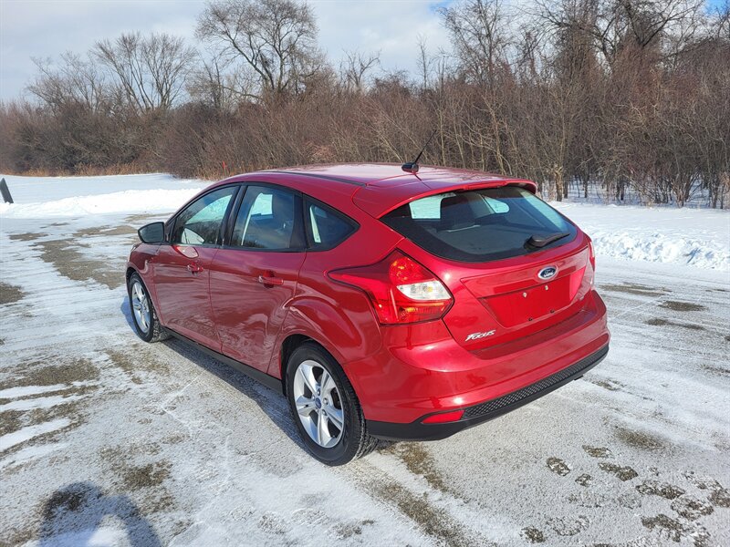 Used 2012 Ford Focus SE w/ SE Sport Pkg image 9
