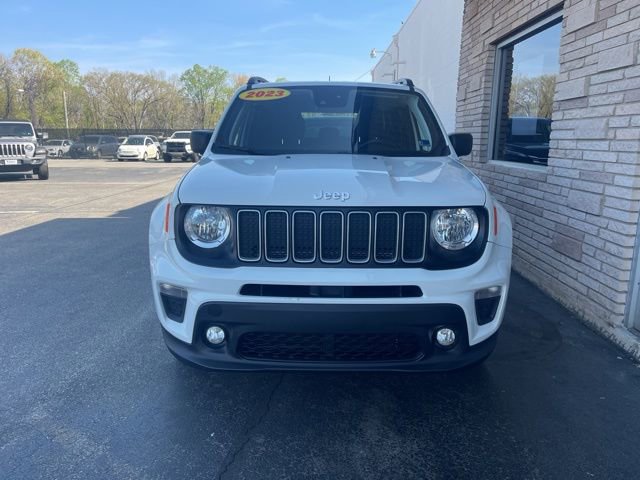 Used 2023 Jeep Renegade Latitude w/ Premium Group image 3