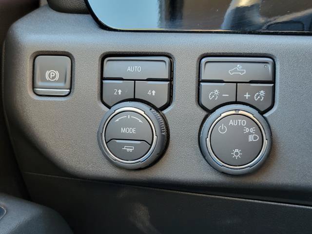Used 2025 Chevrolet Silverado 1500 LT AWD/4WD image 14