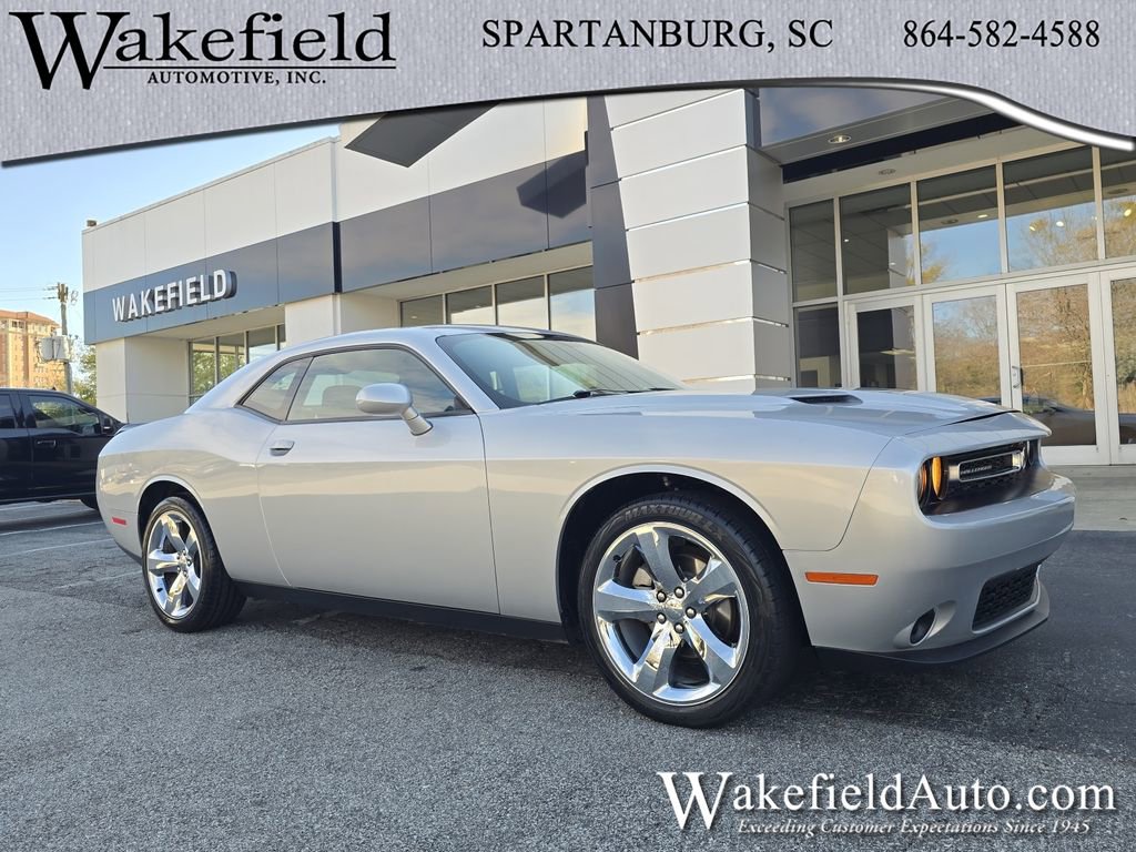 Used 2023 Dodge Challenger SXT image 1