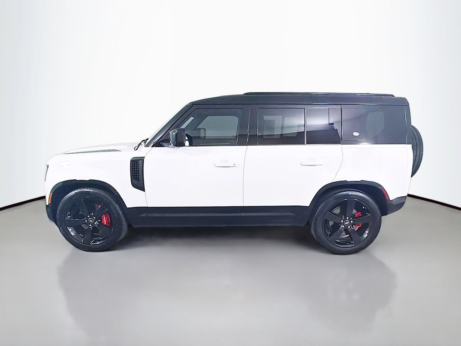 Certified 2024 Land Rover Defender 110 X-Dynamic SE AWD/4WD image 2
