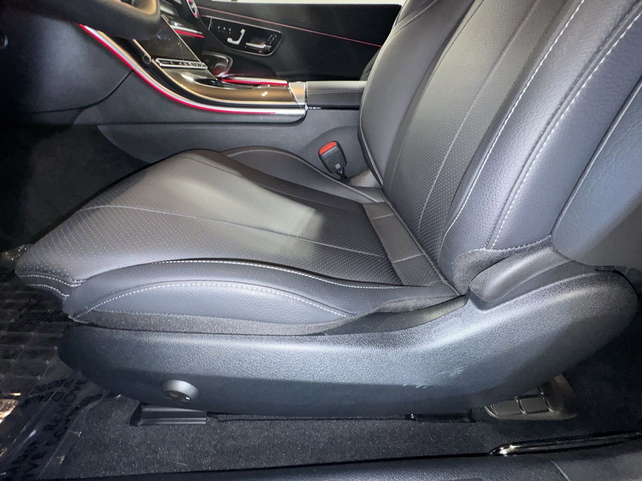 Used 2024 Mercedes-Benz CLE 300 4MATIC Cabriolet image 17