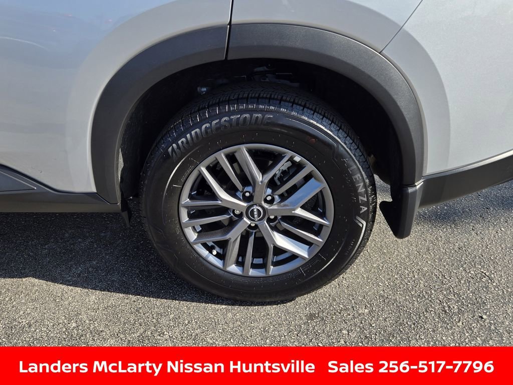 Used 2025 Nissan Rogue S FWD image 12