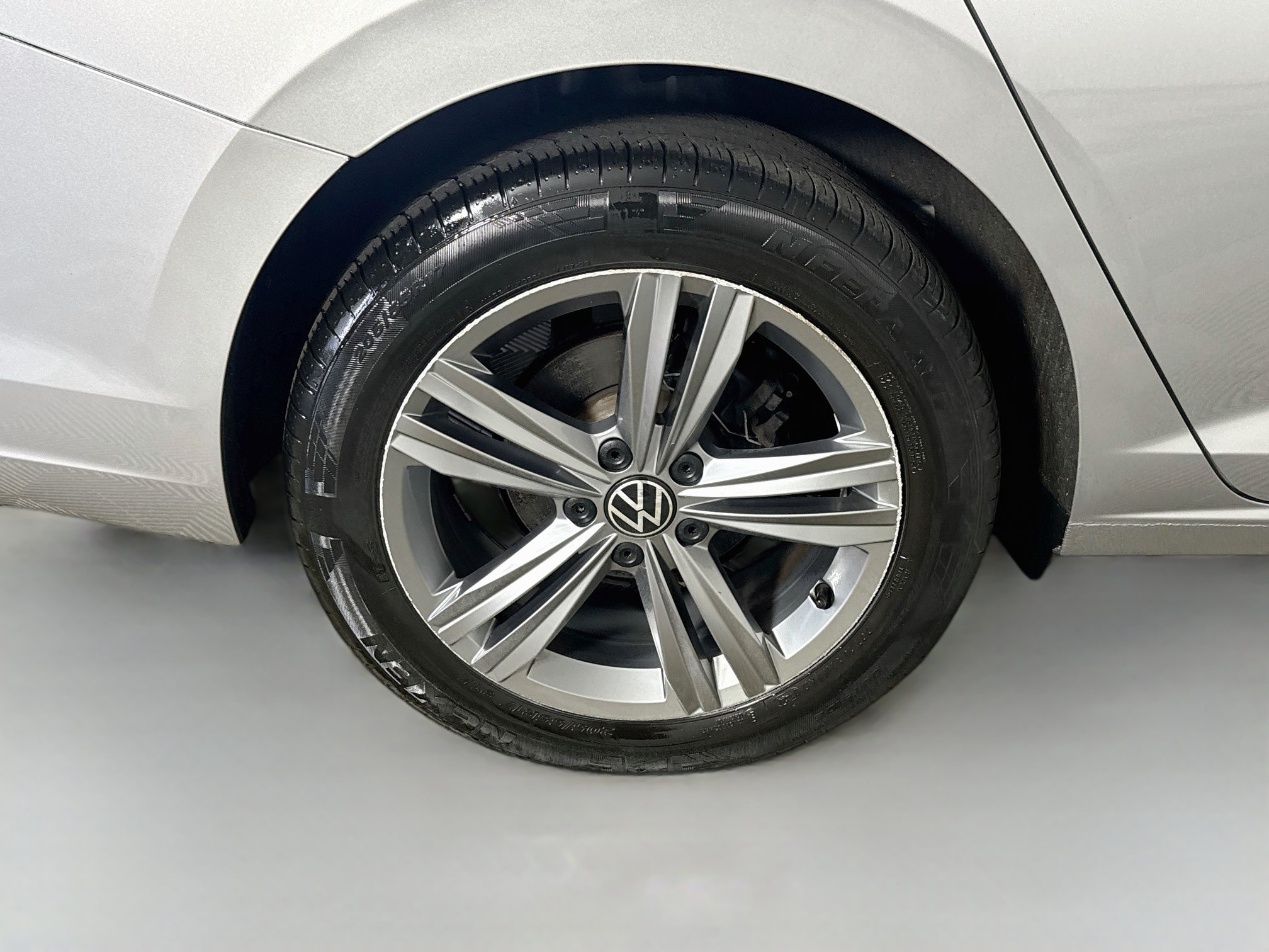 Used 2024 Volkswagen Jetta SE FWD image 33