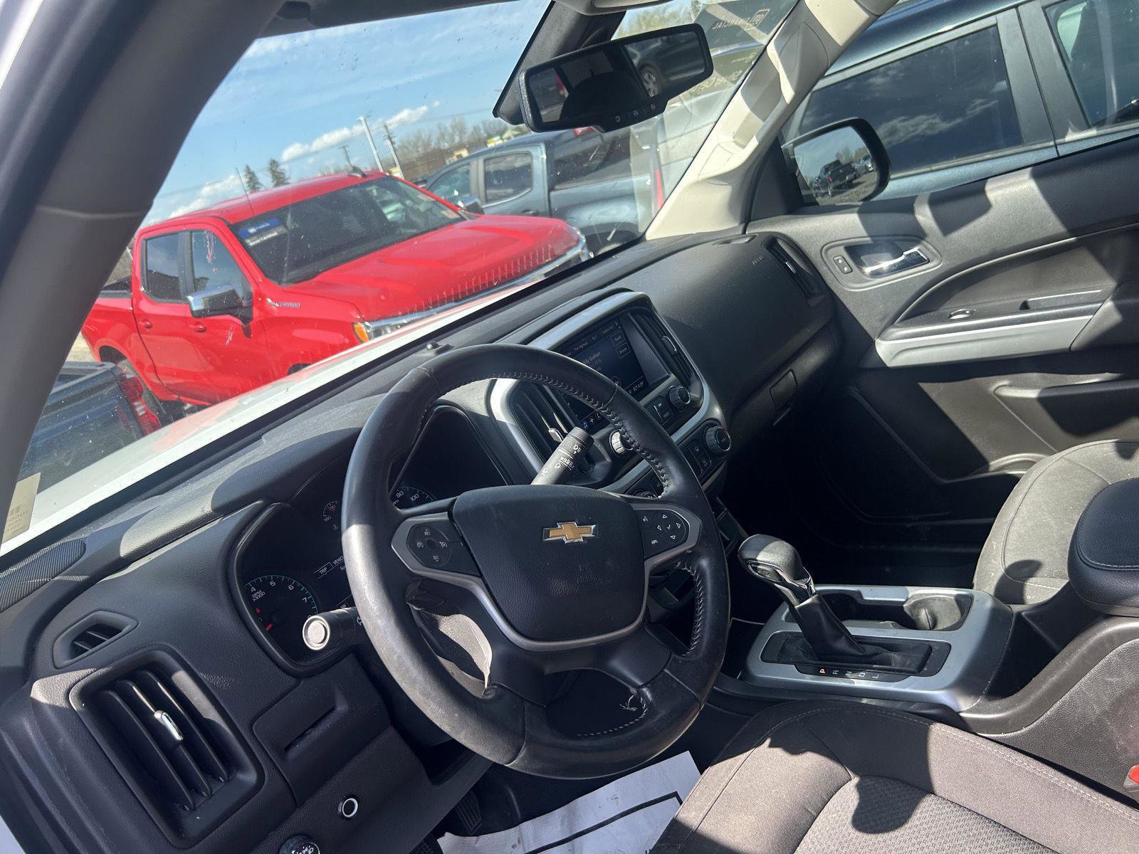 Used 2022 Chevrolet Colorado LT w/ LT Convenience Package image 9