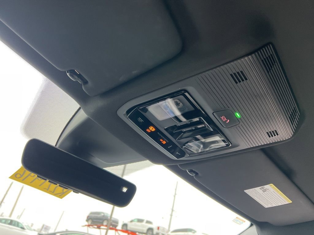 Used 2025 Volkswagen Atlas Cross Sport SEL Premium R-Line image 23