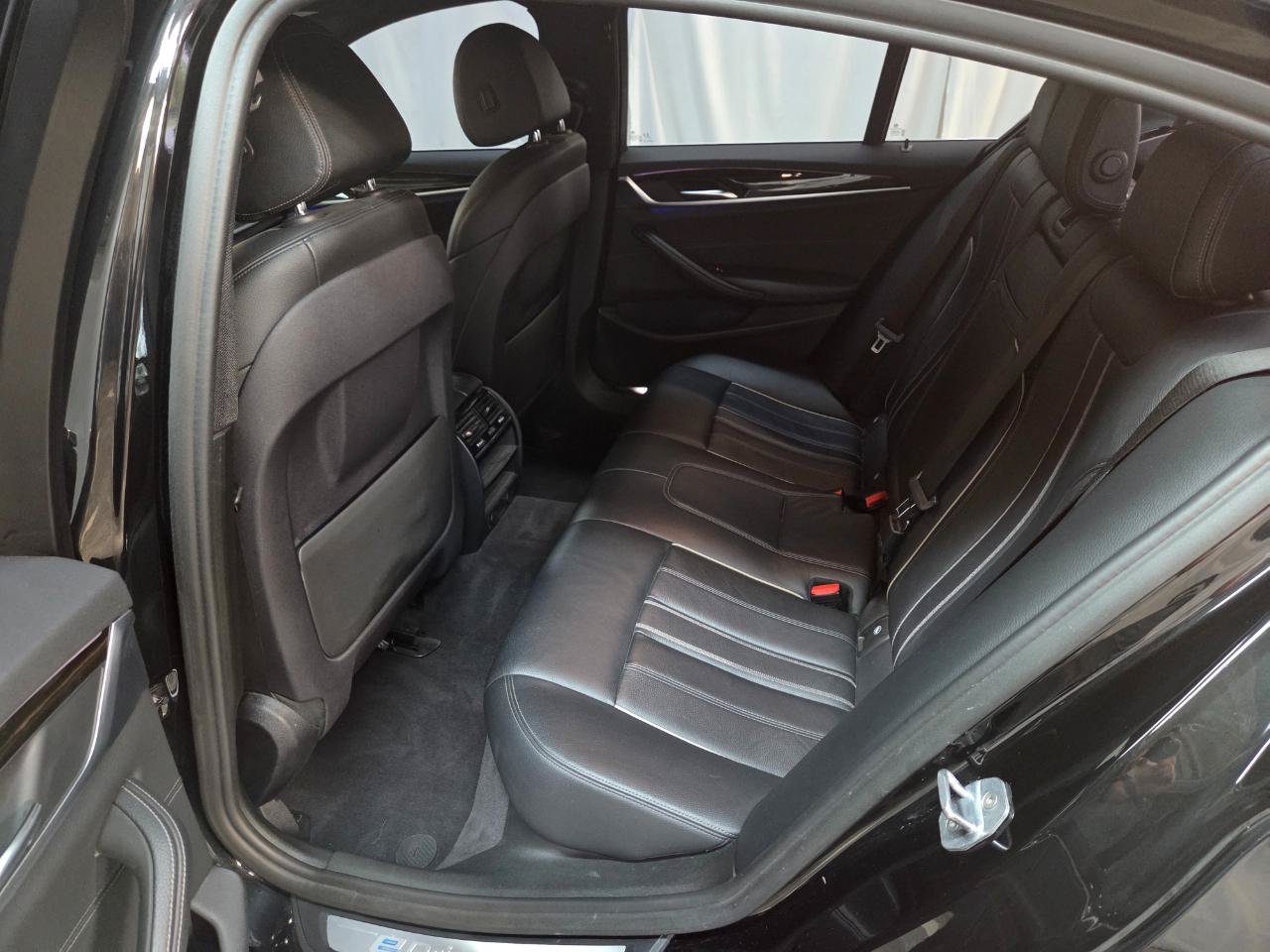 Used 2019 BMW 530e xDrive w/ Convenience Package AWD/4WD image 18