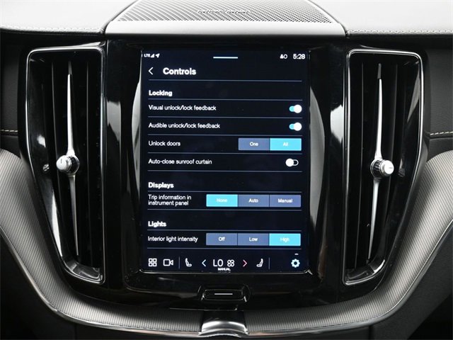 Used 2022 Volvo XC60 B6 R-Design w/ Protection Package Premier image 17