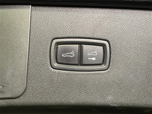 Used 2022 Porsche Cayenne Platinum Edition w/ Premium Package Plus image 21