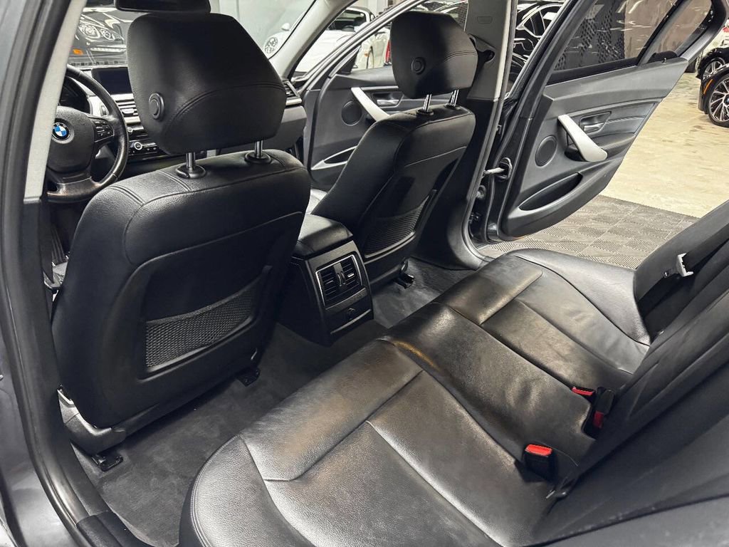 Used 2018 BMW 320i xDrive Sedan AWD/4WD image 45