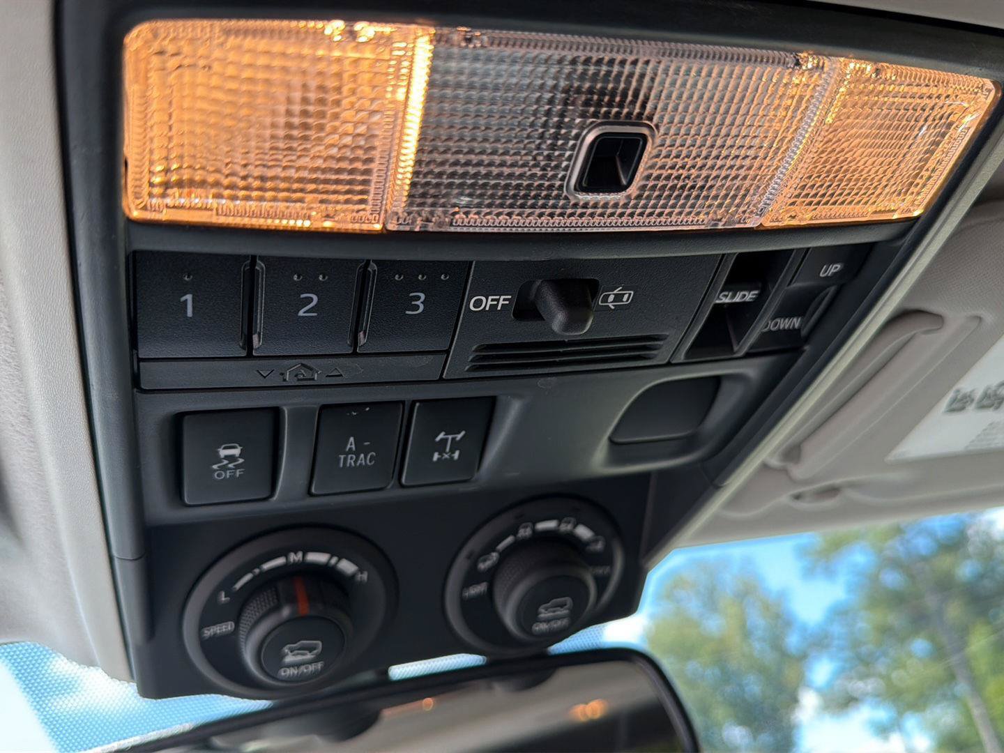 Used 2018 Toyota 4Runner TRD Off-Road Premium AWD/4WD image 31