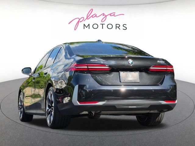 Used 2024 BMW 530i xDrive w/ Premium Package AWD/4WD image 7