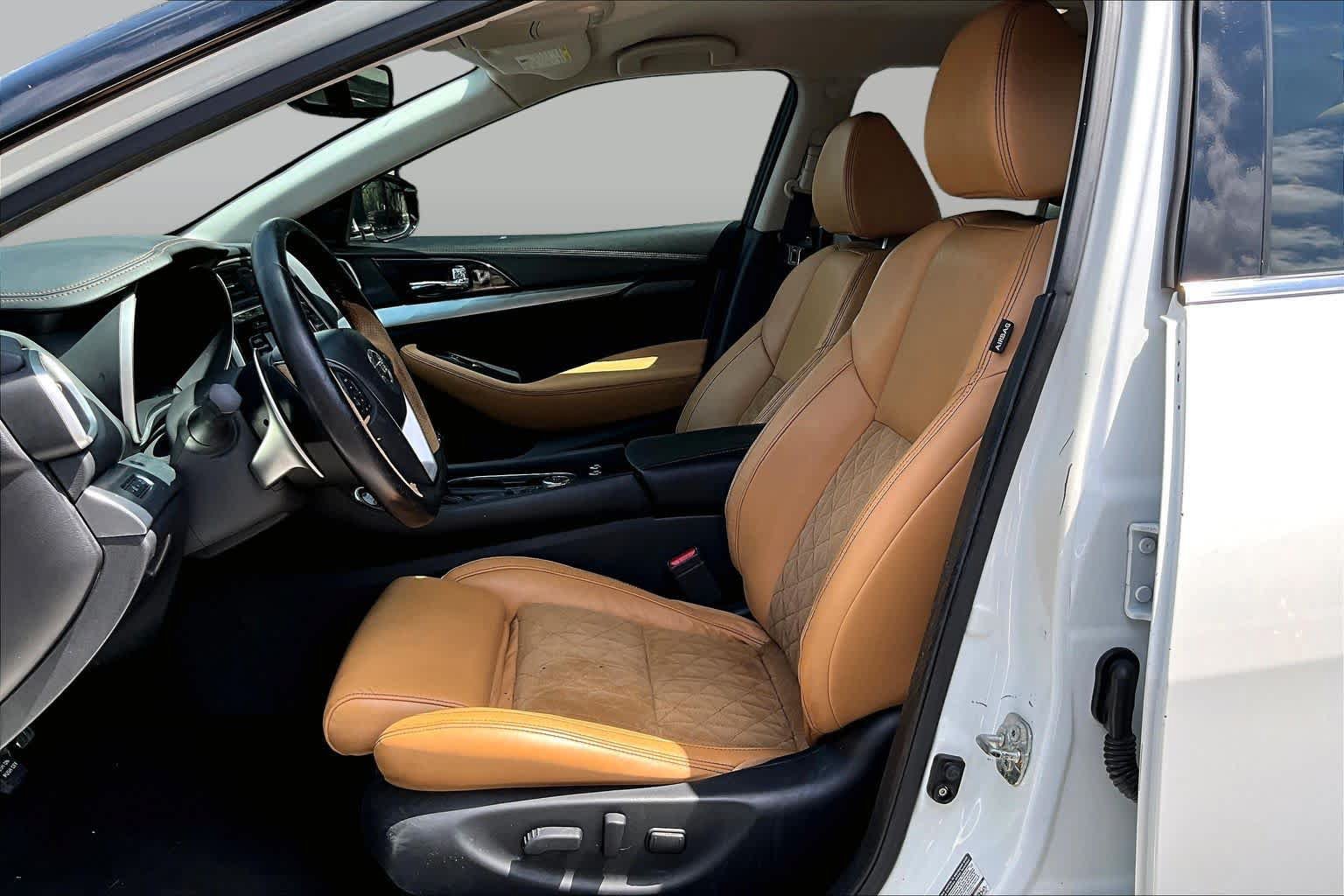 Used 2016 Nissan Maxima SR FWD image 8