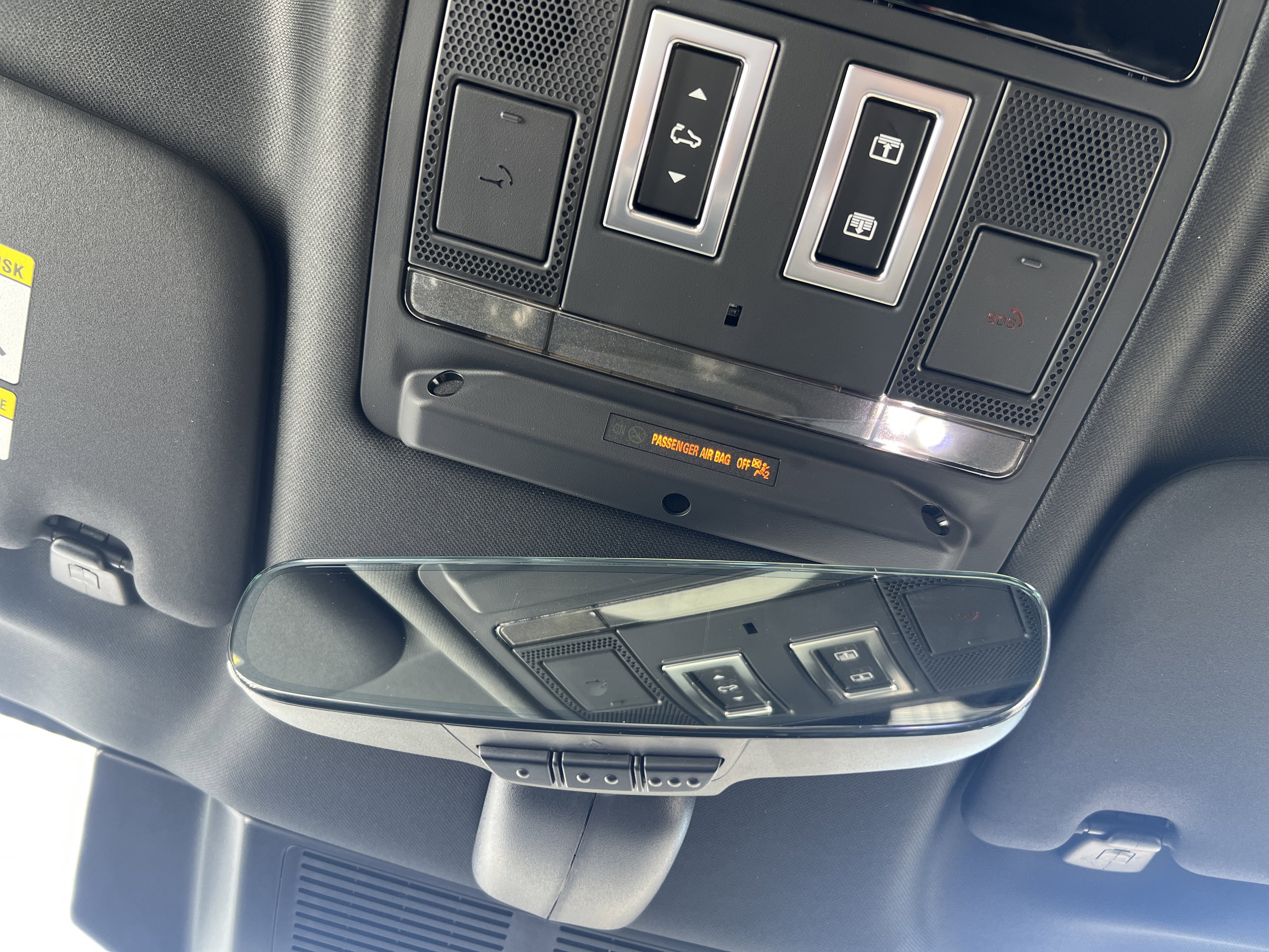 New 2025 Land Rover Defender 90 X-Dynamic SE image 22