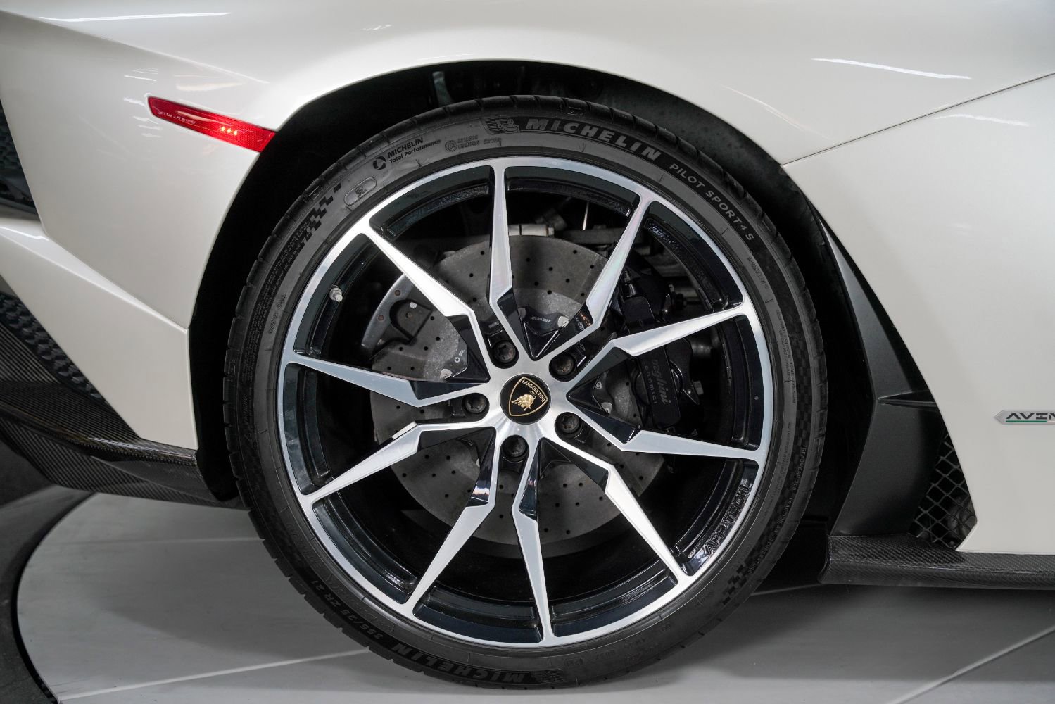 Used 2017 Lamborghini Aventador S image 32