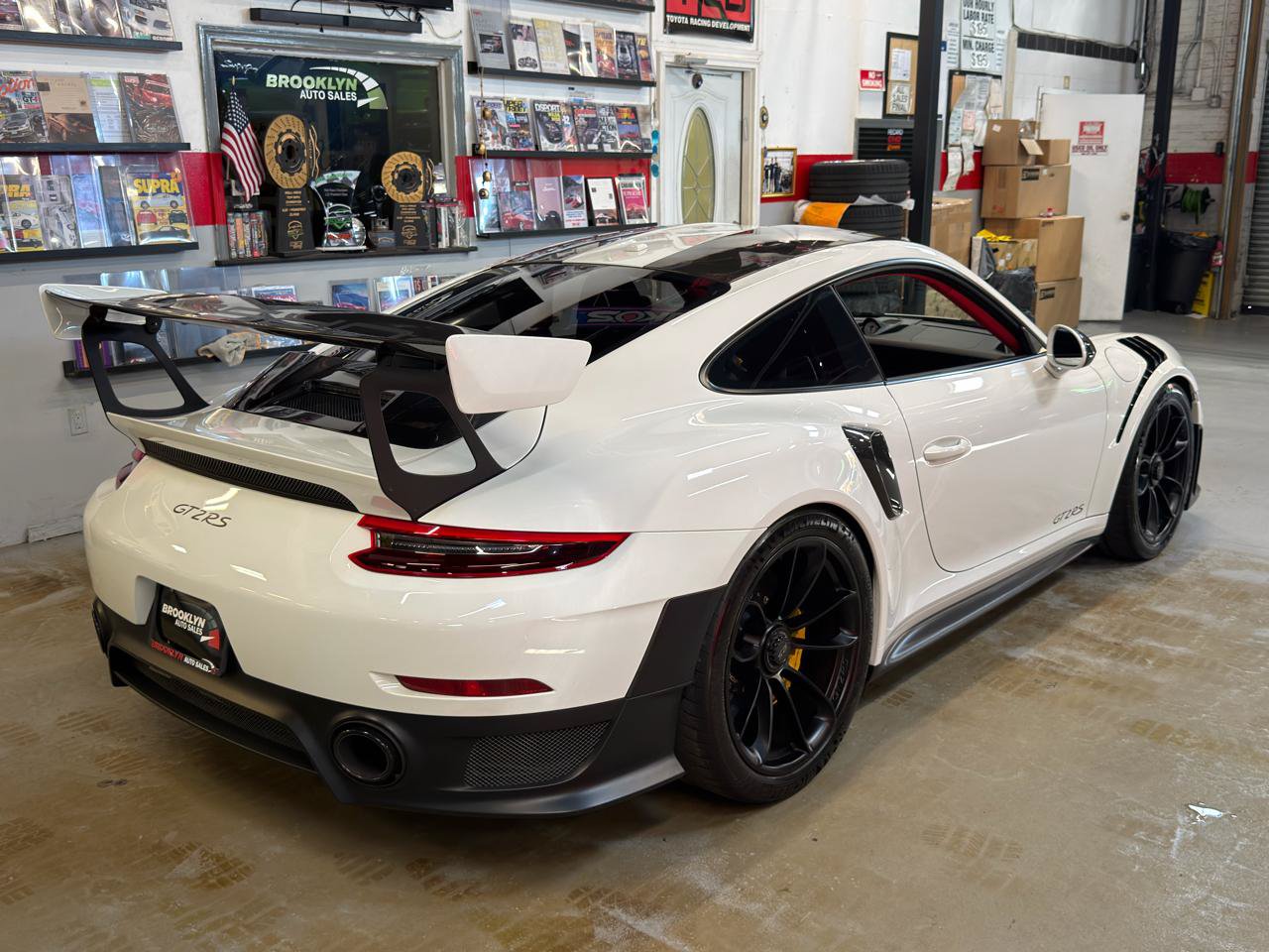 Used 2018 Porsche 911 GT2 RS RWD image 5