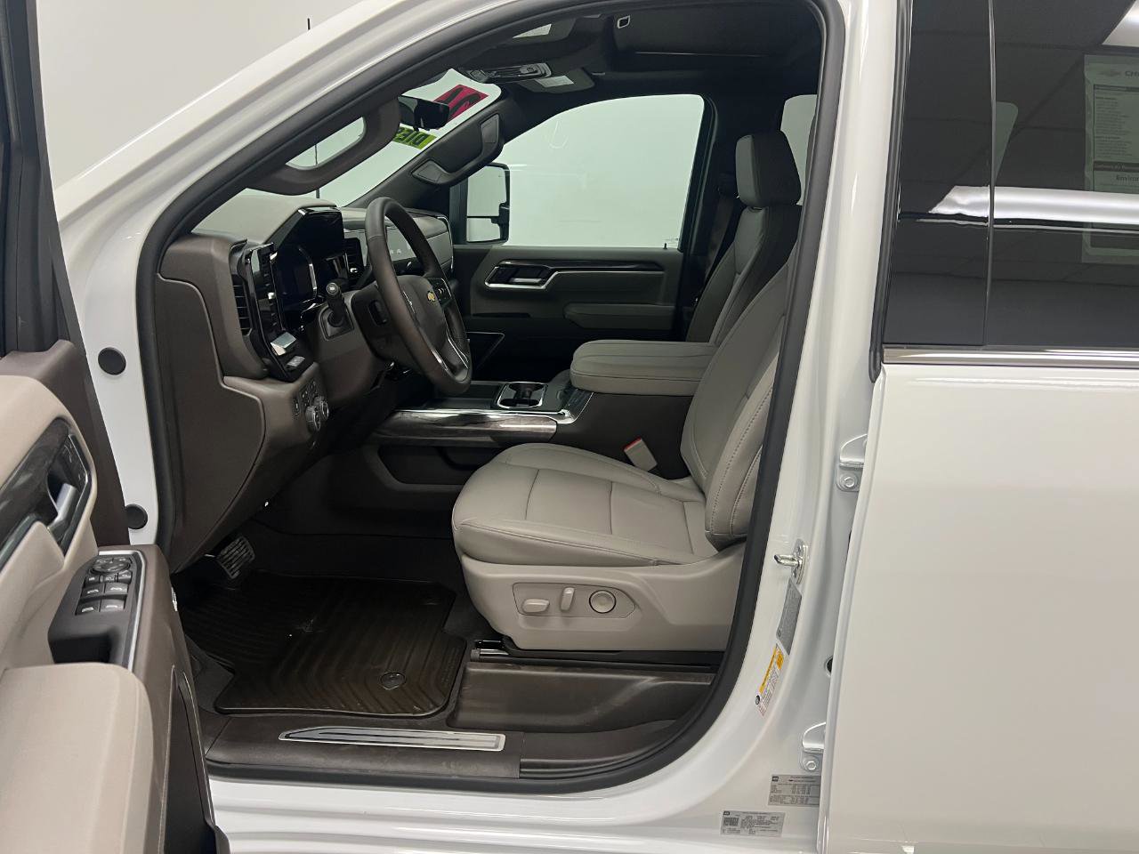 New 2026 Chevrolet Silverado 3500 LTZ w/ LTZ Plus Package AWD/4WD image 29