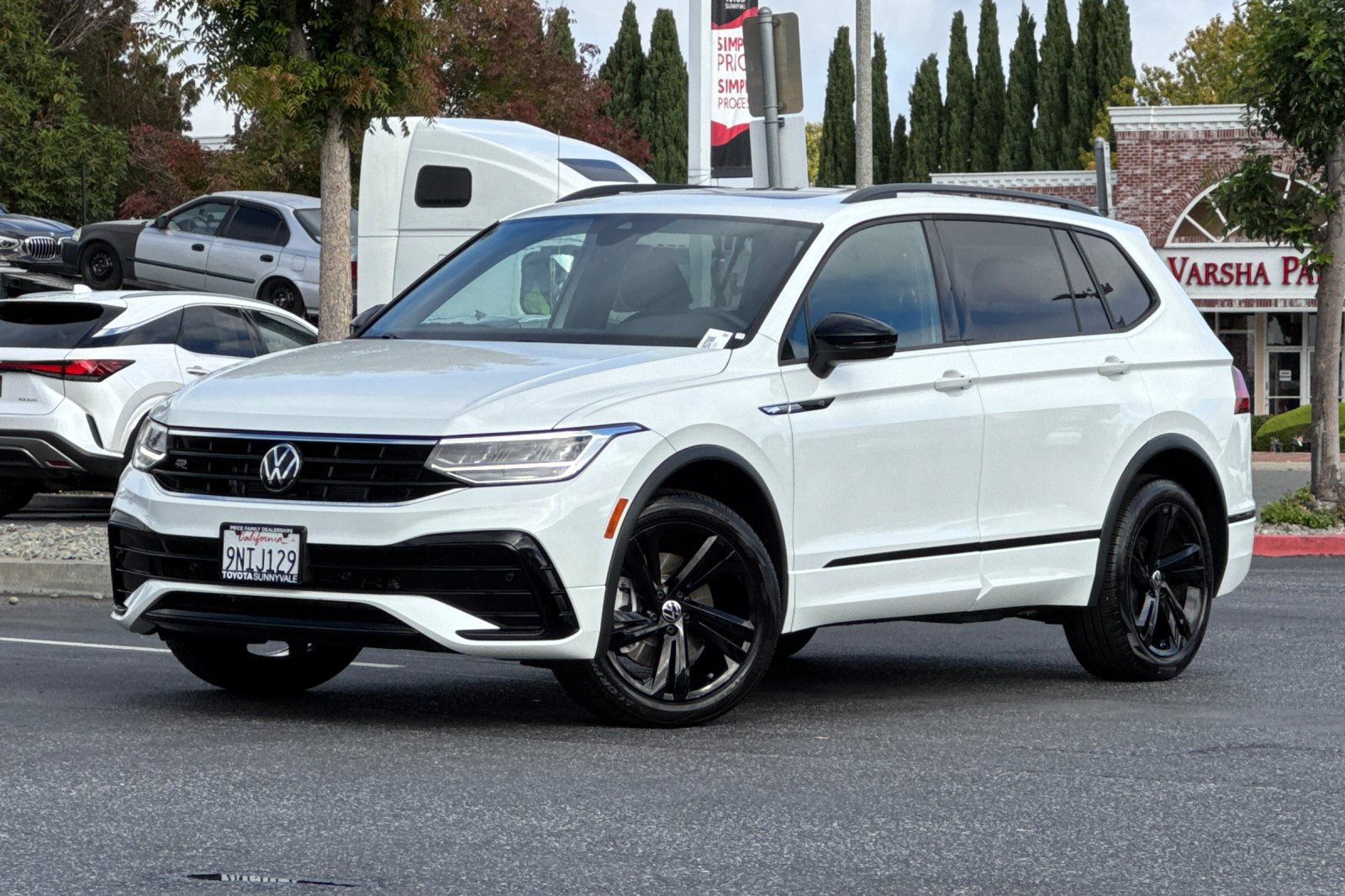 Used 2024 Volkswagen Tiguan SE R-Line